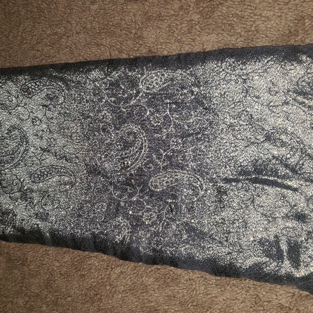 Scarfs - Picture 4 of 9